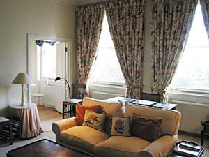 London 2 Bedroom accommodation - living room (LN-187) photo 3 of 3