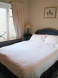 London 2 Bedroom accommodation - bedroom 1 (LN-187) photo 2 of 4