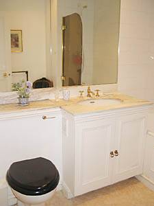 London 2 Bedroom accommodation - bathroom 1 (LN-187) photo 1 of 2