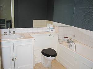 London 2 Bedroom accommodation - bathroom 2 (LN-187) photo 1 of 1