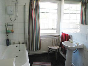 Londres T2 logement location appartement - salle d'eau (LN-210) photo 1 sur 3