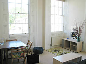 Londres T2 logement location appartement - s&eacute;jour (LN-211) photo 1 sur 3