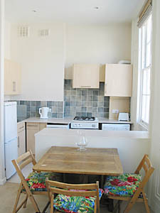 Londres T2 logement location appartement - s&eacute;jour (LN-211) photo 3 sur 3