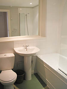 Londres T2 logement location appartement - salle d'eau (LN-211) photo 1 sur 2