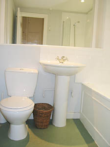 Londres T2 logement location appartement - salle d'eau (LN-211) photo 2 sur 2