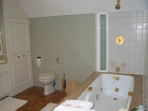 London 3 Bedroom accommodation - bathroom 1 (LN-245) photo 1 of 2