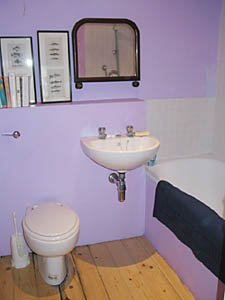 London 2 Bedroom - Duplex accommodation - bathroom 2 (LN-261) photo 1 of 2