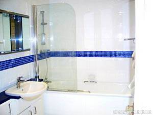 London 3 Bedroom accommodation - bathroom 1 (LN-306) photo 1 of 1