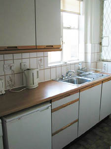 London 1 Bedroom accommodation kitchen photo 3