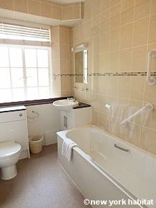 London 2 Bedroom accommodation - bathroom (LN-388) photo 2 of 3