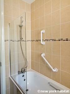 London 2 Bedroom accommodation - bathroom (LN-388) photo 3 of 3