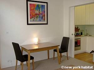 London 1 Bedroom accommodation - living room (LN-403) photo 4 of 5