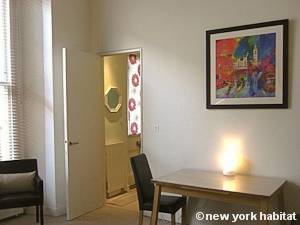 London 1 Bedroom accommodation - living room (LN-403) photo 5 of 5