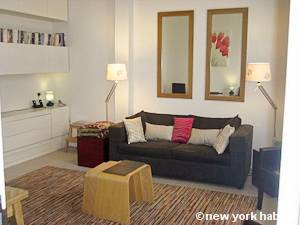 London 1 Bedroom accommodation - living room (LN-403) photo 2 of 5