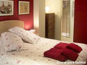 London 1 Bedroom accommodation - bedroom (LN-403) photo 1 of 2