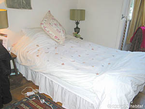 London 1 Bedroom accommodation - bedroom (LN-448) photo 1 of 3