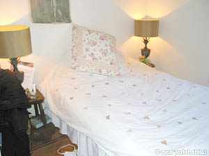 London 1 Bedroom accommodation - bedroom (LN-448) photo 2 of 3