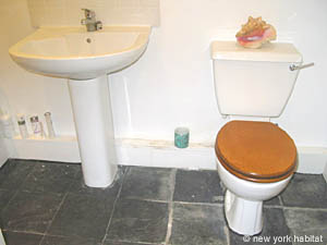 London 1 Bedroom accommodation - bathroom (LN-448) photo 2 of 3