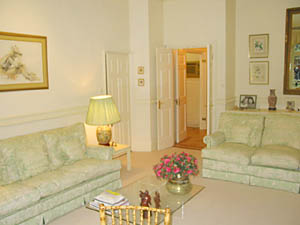 London 1 Bedroom accommodation living room photo 3