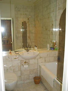 London 1 Bedroom accommodation bathroom 1 photo 8