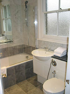 London 3 Zimmer ferienwohnung - badezimmer 1 (LN-462) photo 1 von 1