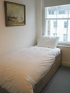 London 3 Zimmer ferienwohnung - schlafzimmer 2 (LN-462) photo 1 von 2