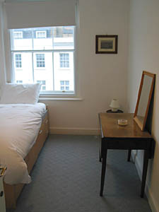 London 3 Zimmer ferienwohnung - schlafzimmer 2 (LN-462) photo 2 von 2