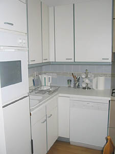 London 2 Bedrooms accommodation kitchen photo 4