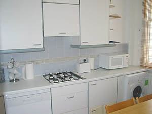 London 2 Bedrooms accommodation kitchen photo 5