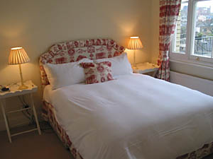 London 2 Bedrooms accommodation bedroom 1 photo 9