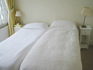 London 2 Bedrooms accommodation bedroom 2 photo 13