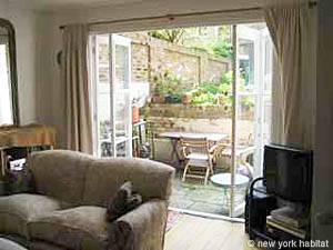 London 2 Bedroom accommodation - living room 1 (LN-474) photo 2 of 2