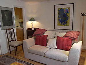 London 1 Bedroom accommodation - living room (LN-481) photo 3 of 3