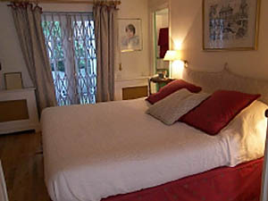 London 1 Bedroom accommodation - bedroom (LN-481) photo 1 of 2