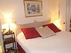 London 1 Bedroom accommodation - bedroom (LN-481) photo 2 of 2