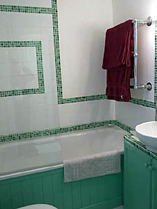 London 1 Bedroom accommodation - bathroom (LN-481) photo 1 of 1