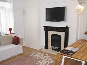 London 3 Bedroom - Duplex accommodation - living room (LN-500) photo 2 of 5