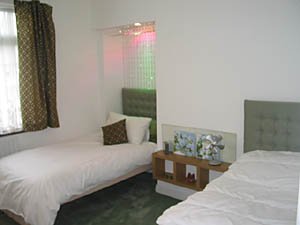 London 3 Bedroom - Duplex accommodation - bedroom 2 (LN-500) photo 1 of 2