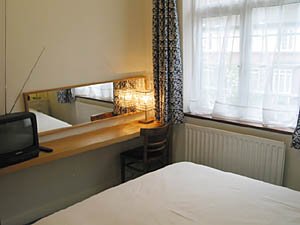 London 3 Bedroom - Duplex accommodation - bedroom 1 (LN-500) photo 2 of 2