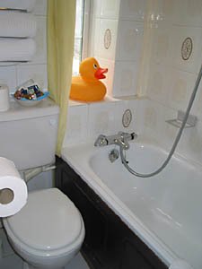London 3 Bedroom - Duplex accommodation - bathroom 1 (LN-500) photo 2 of 2