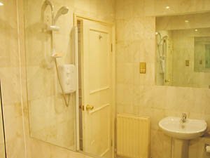 London 2 Bedroom - Duplex apartment - bathroom 1 (LN-529) photo 4 of 4