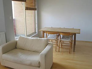 London 2 Bedrooms - Duplex apartment living room photo 3