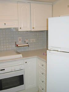 London 2 Bedrooms - Duplex apartment kitchen photo 8