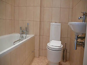 London 3 Zimmer ferienwohnung - badezimmer 1 (LN-550) photo 1 von 1