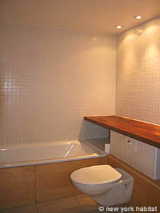 London 1 Bedroom accommodation - bathroom (LN-555) photo 1 of 1