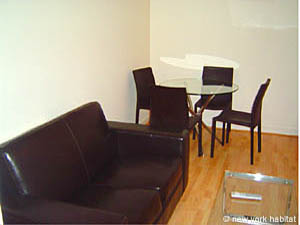 London 1 Bedroom accommodation - living room (LN-555) photo 2 of 2