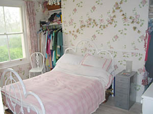 London 1 Bedroom accommodation - bedroom (LN-559) photo 1 of 3