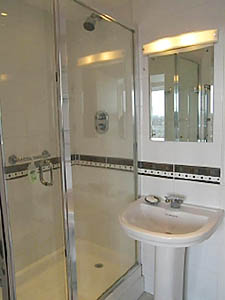 London 2 Bedroom accommodation - bathroom 2 (LN-560) photo 1 of 1