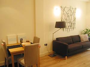 London 2 Bedroom accommodation - living room (LN-566) photo 2 of 2