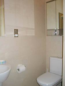 London 2 Bedroom accommodation - bathroom 1 (LN-566) photo 3 of 4